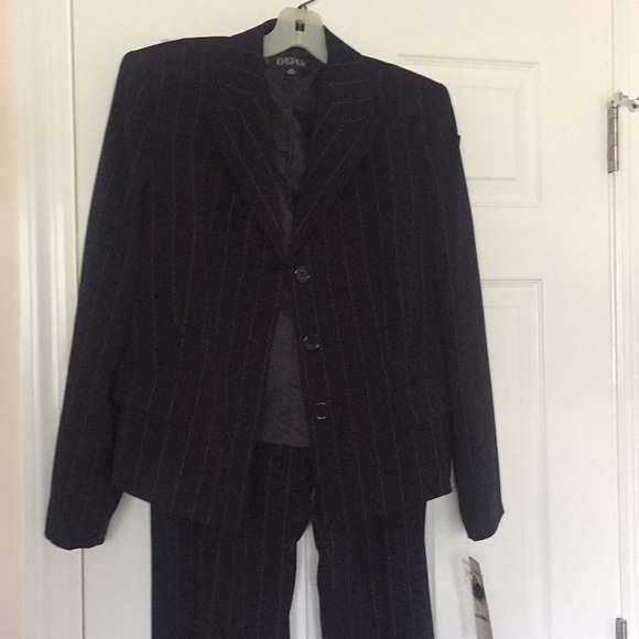 Pin strip pant suit - brand new - Picture 1 of 8